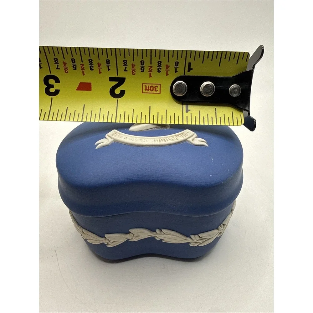 Wedgwood Jasperware 1952 Silver Jubilee Mid‎ Night Blue Jasperware Trinket Box